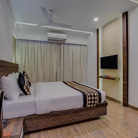 Oyo 78245 Collection O Hotel Crown Inn Нави Мумбаи Экстерьер фото