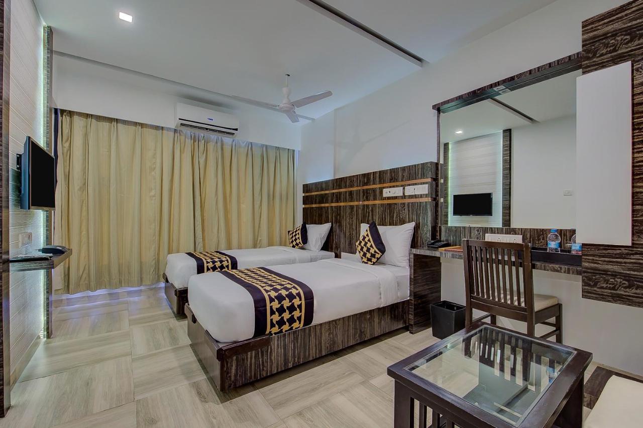 Oyo 78245 Collection O Hotel Crown Inn Нави Мумбаи Экстерьер фото